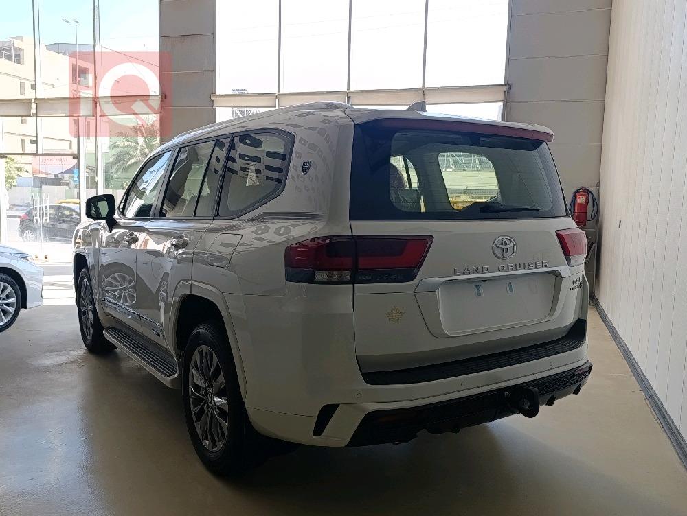 تۆیۆتا لاند کروزەر